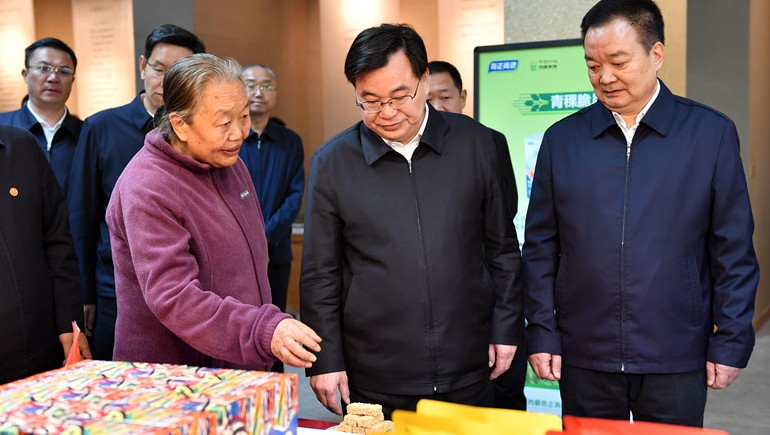 西藏·甘肃工作座谈会在拉萨进行，两省区辅导莅临IM电竞青稞调查